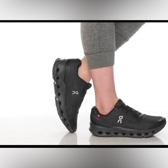 On Cloud sneakers women’s 10 men’s 8.5 gently used - Picture 3 of 13